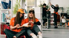 Услуга отличается от материального блага тем что в Теле2